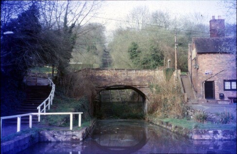 ASH-23 Hay Incline Plane, Coalport High St bridge, 1-Apr-2005