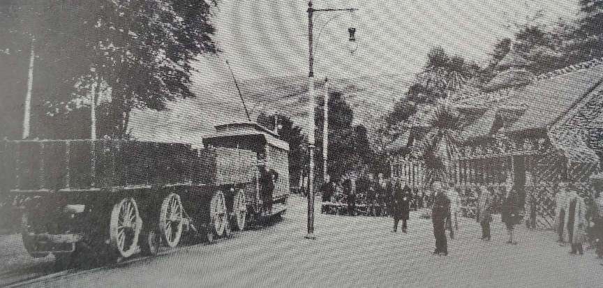 Going “Piggy-Back” in 1899! | Roger Farnworth